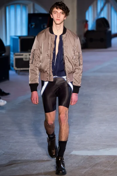 Look 11